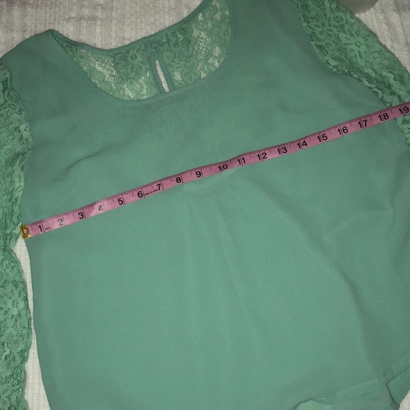 •Lace Detail Blouse• - Picture 5 of 6